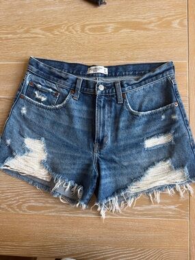 Abercrombie & Fitch Women’s Mid-rise boyfriend Shorts size 6 (28)